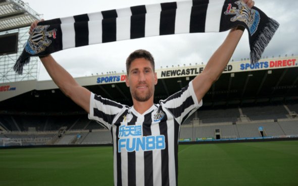 Image for Fernandez reveals familiar team-mate who convinced him into Newcastle move