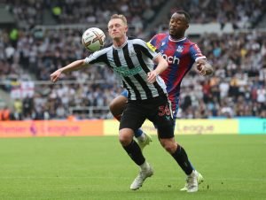 sean-longstaff-playing-for-newcastle-united-against-crystal-palace-in-the-premier-league-2022