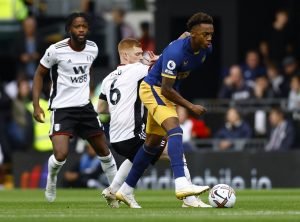 joe-willock-playing-for-newcastle-united-against-fulham-premier-league-2022